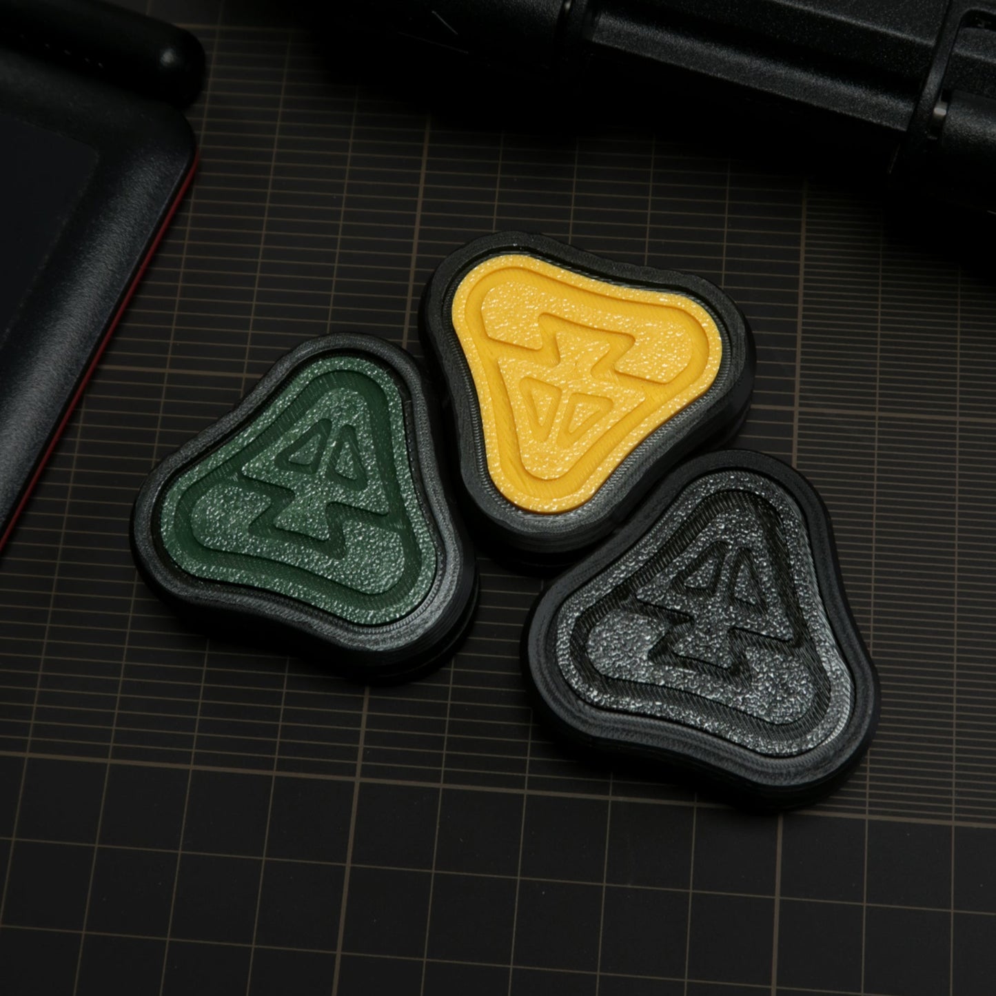 HAOTZ Tri-Mouse Slider – Triangular Infinite Push Toy with Satisfying Tactile Feedback