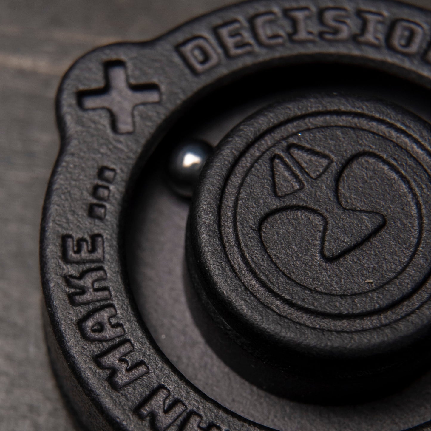HAOTZ "Decision" – Kinetic Desktop Spinner with Inertia Track