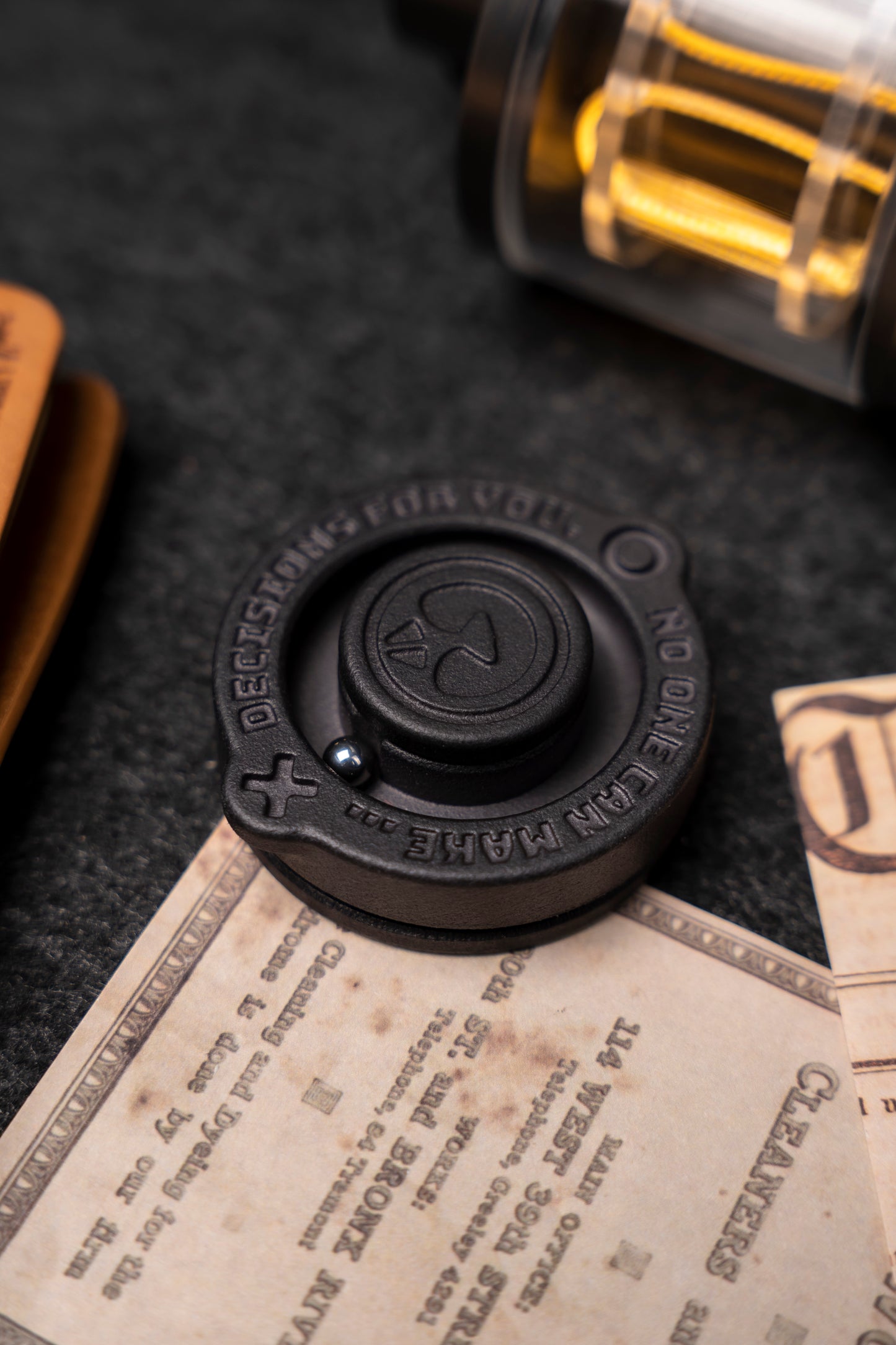 HAOTZ "Decision" – Kinetic Desktop Spinner with Inertia Track