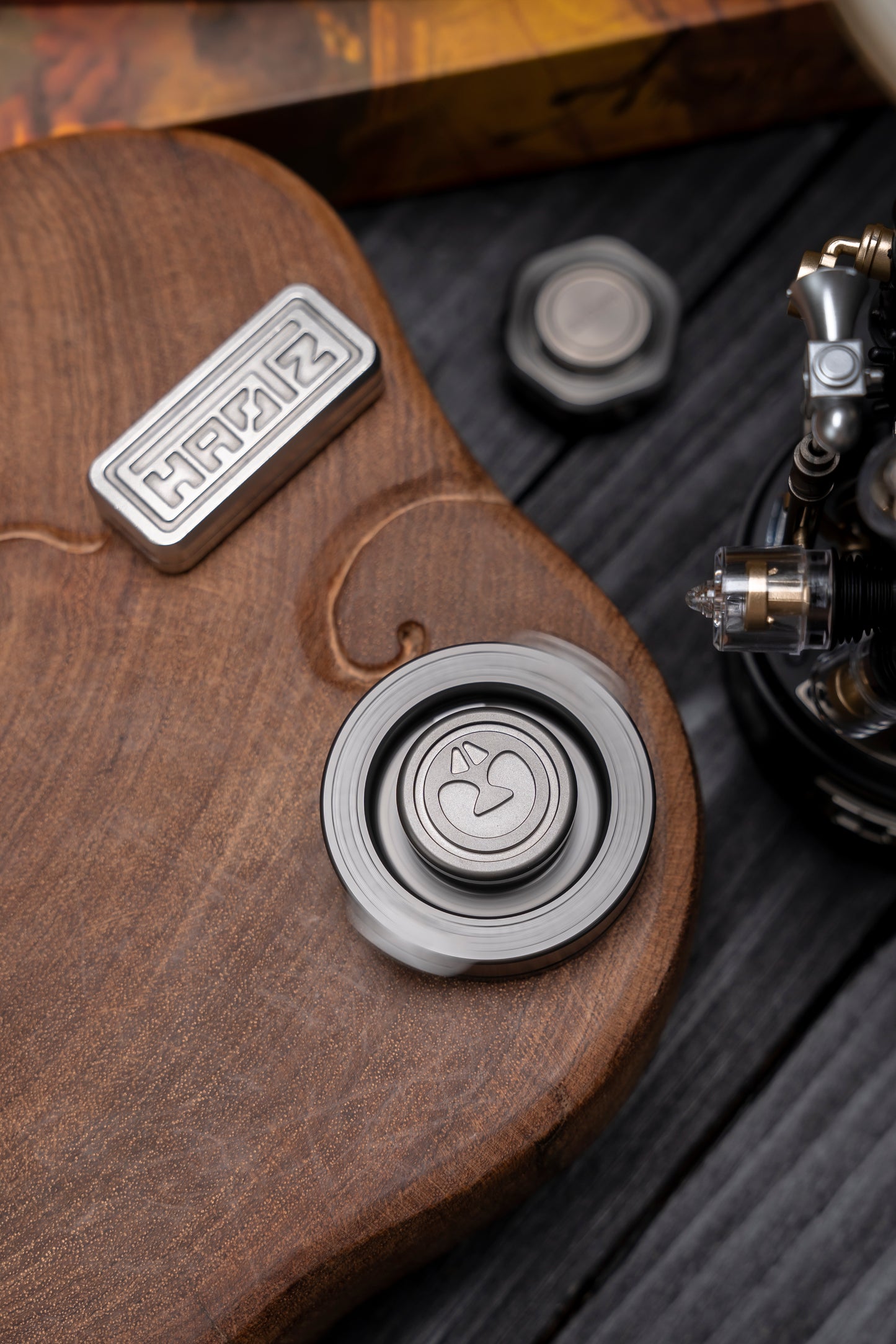 HAOTZ Metal Decision Spinner – Kinetic Magnetic Desk Toy