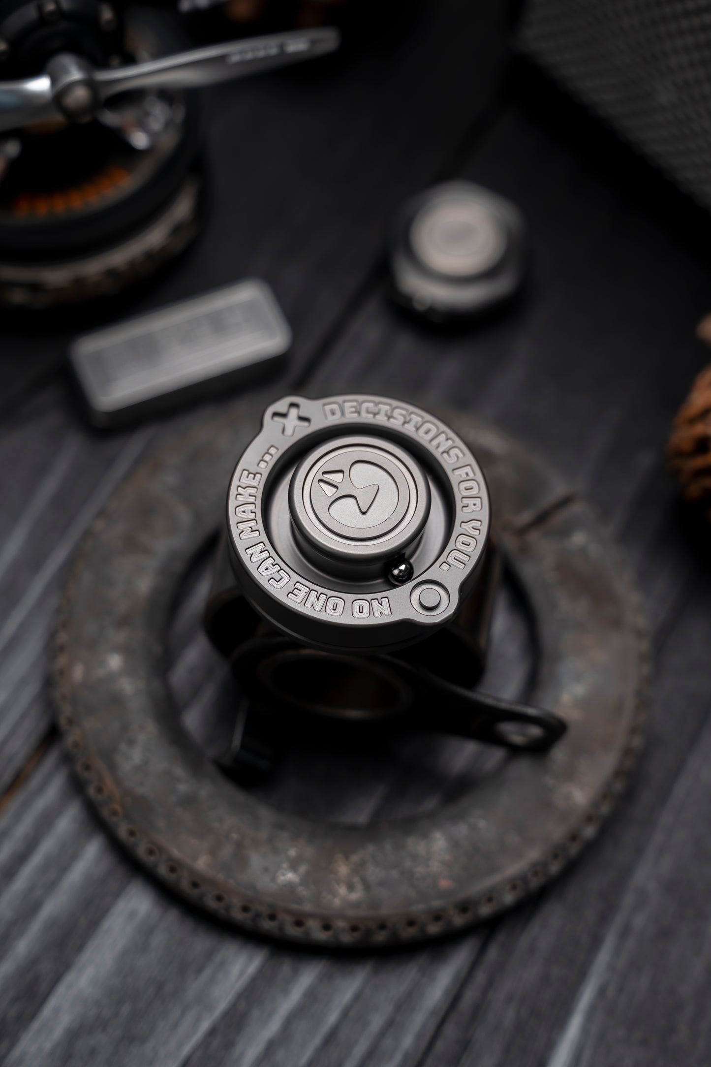 HAOTZ Metal Decision Spinner – Kinetic Magnetic Desk Toy