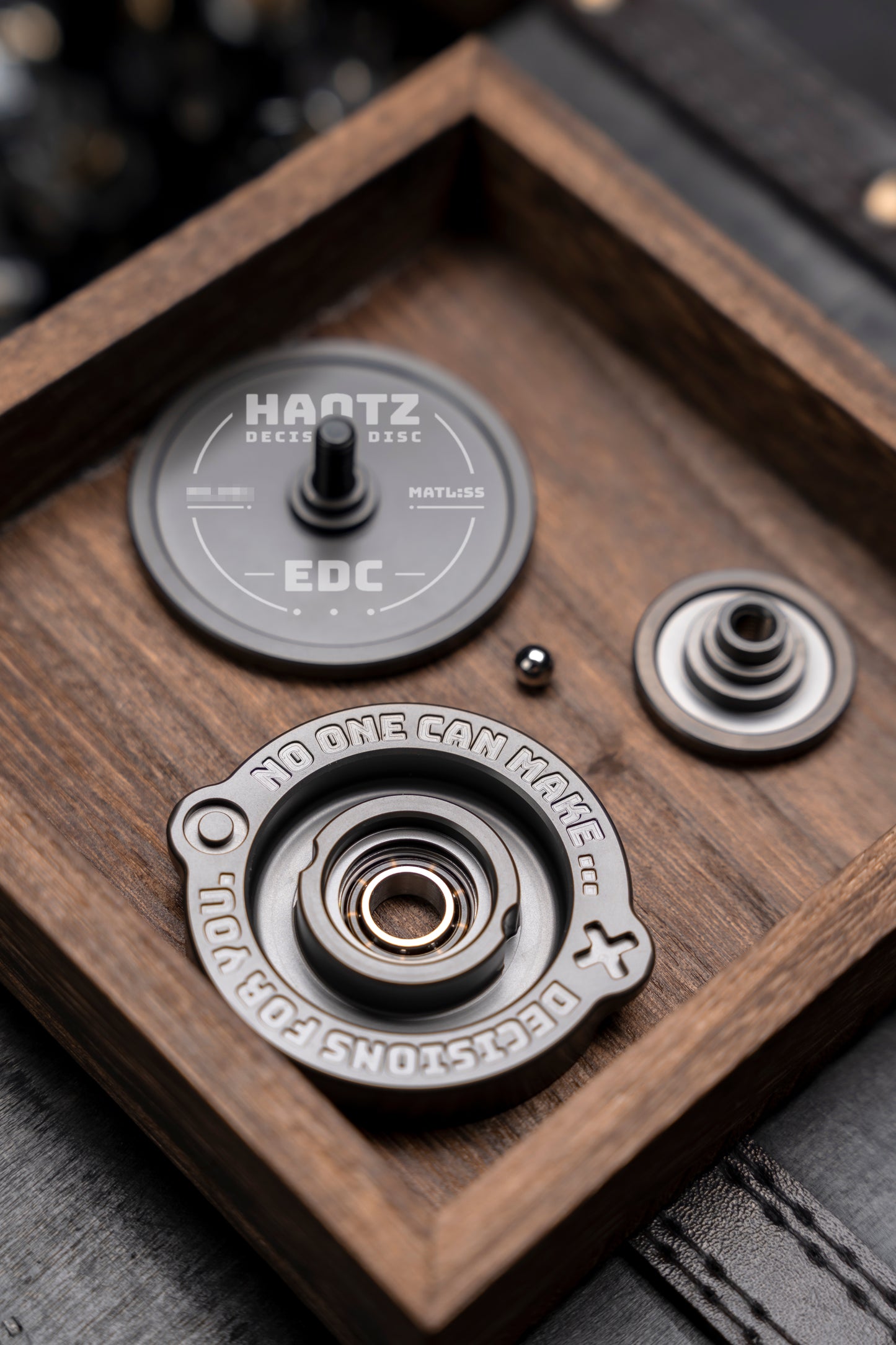 HAOTZ Metal Decision Spinner – Kinetic Magnetic Desk Toy